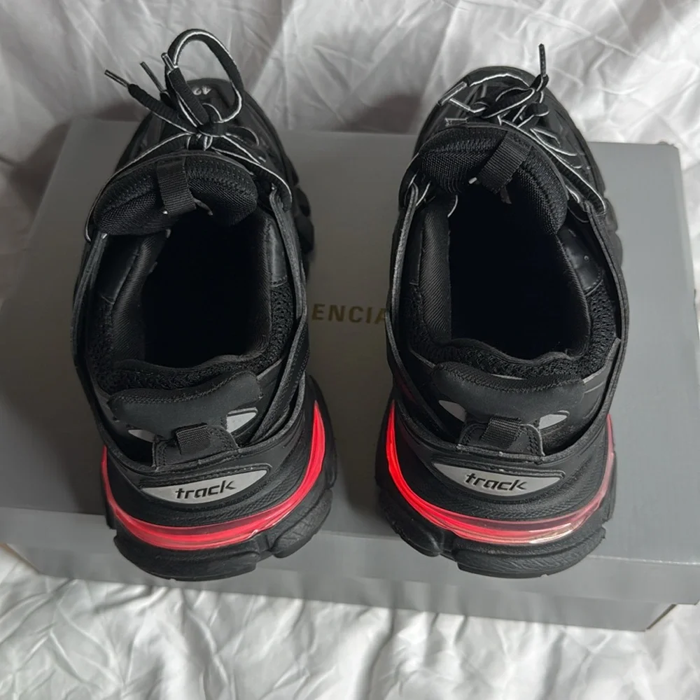 Size 42 - Picture 5 of 13